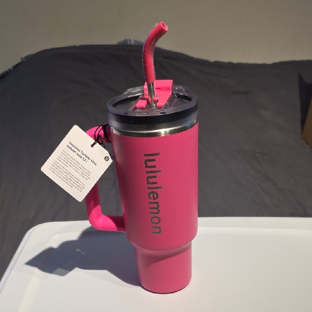 Lululemon 40 oz Insulated Tumbler NWT
